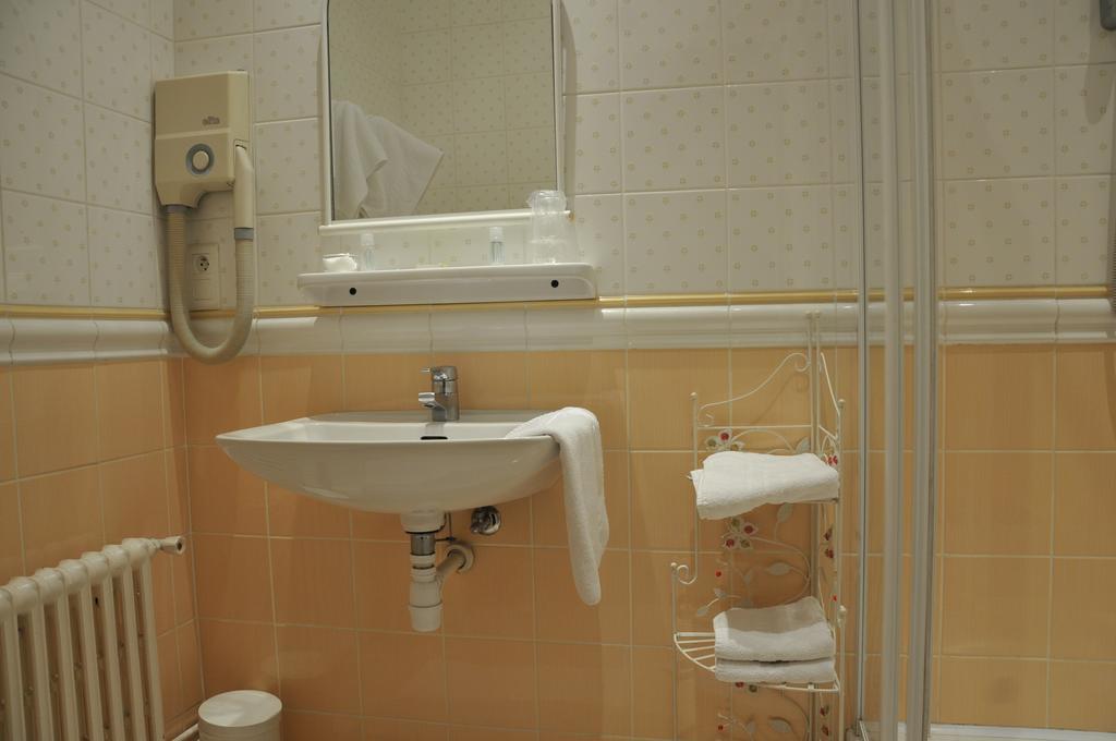 Hotel De Paris Charleville-Mézières Екстериор снимка