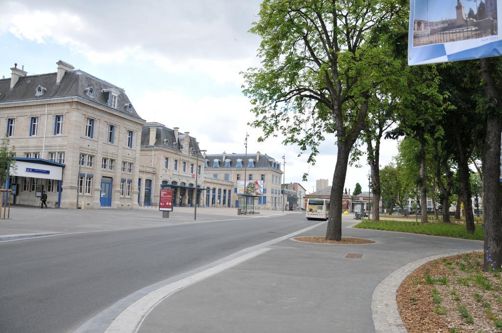Hotel De Paris Charleville-Mézières Екстериор снимка