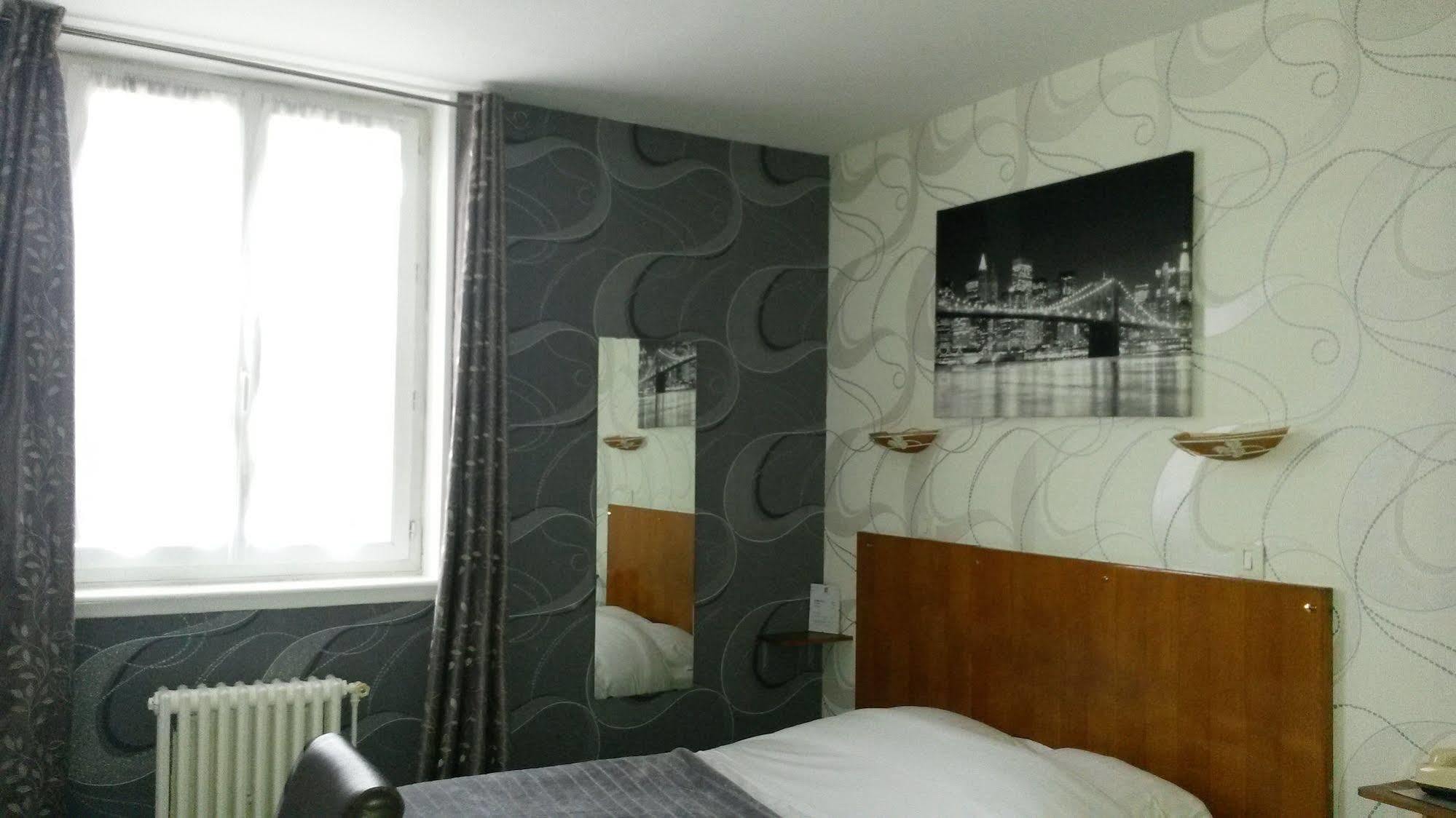 Hotel De Paris Charleville-Mézières Екстериор снимка